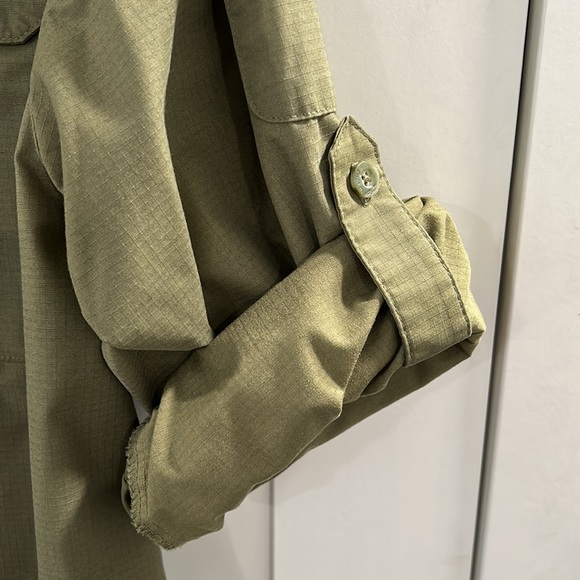 Wind River Outfitting casual button up shirt - Picture 3 of 6